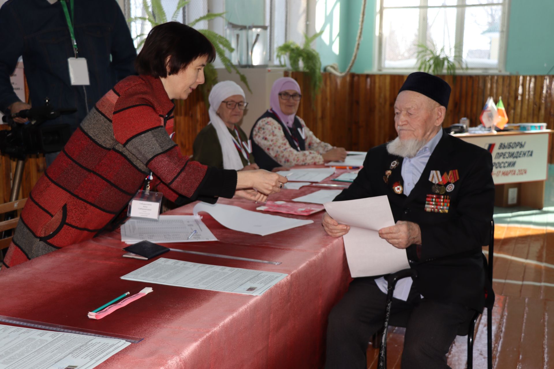 99-летний ветеран из Нурлатского района сам пришел на избирательный участок