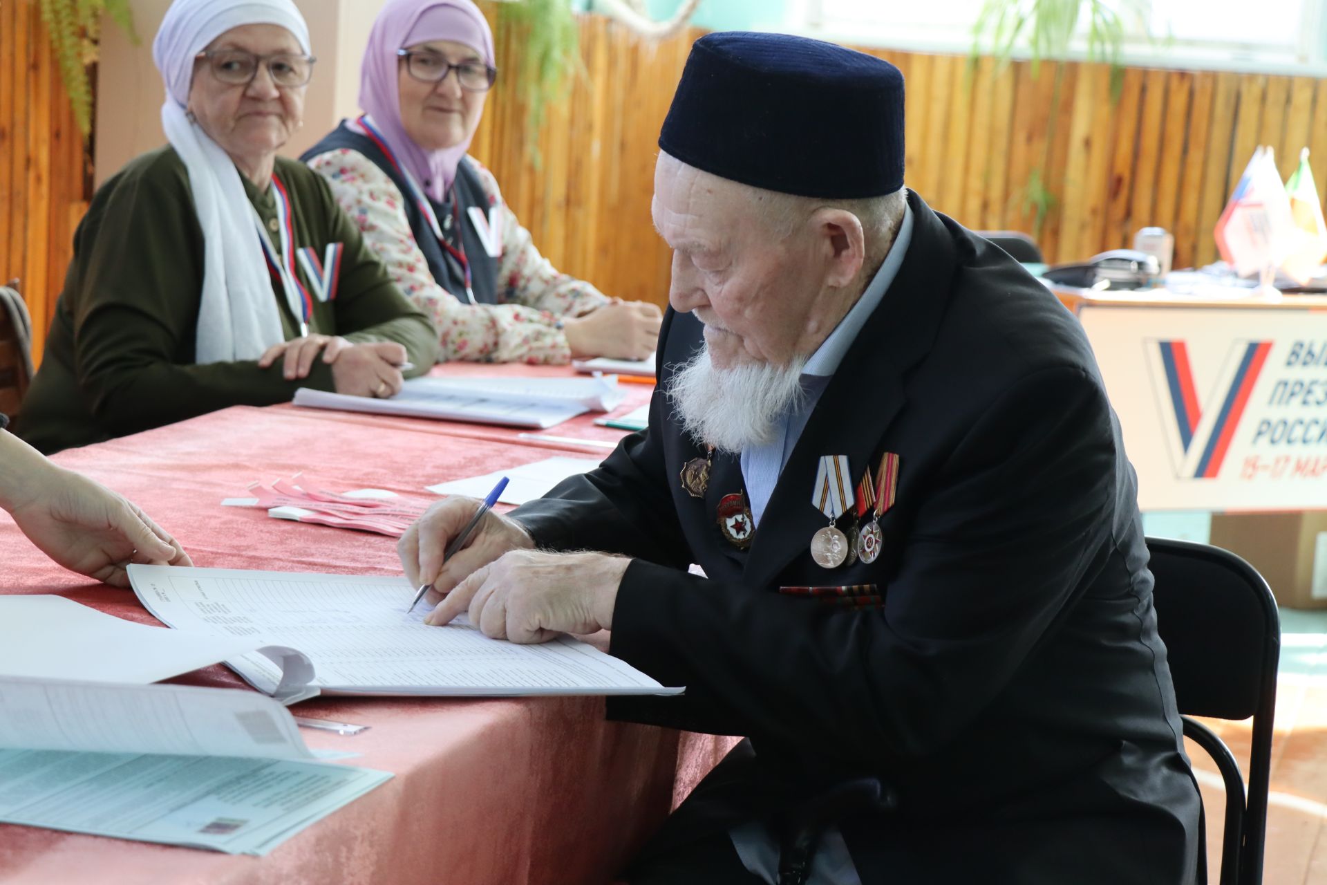 99-летний ветеран из Нурлатского района сам пришел на избирательный участок