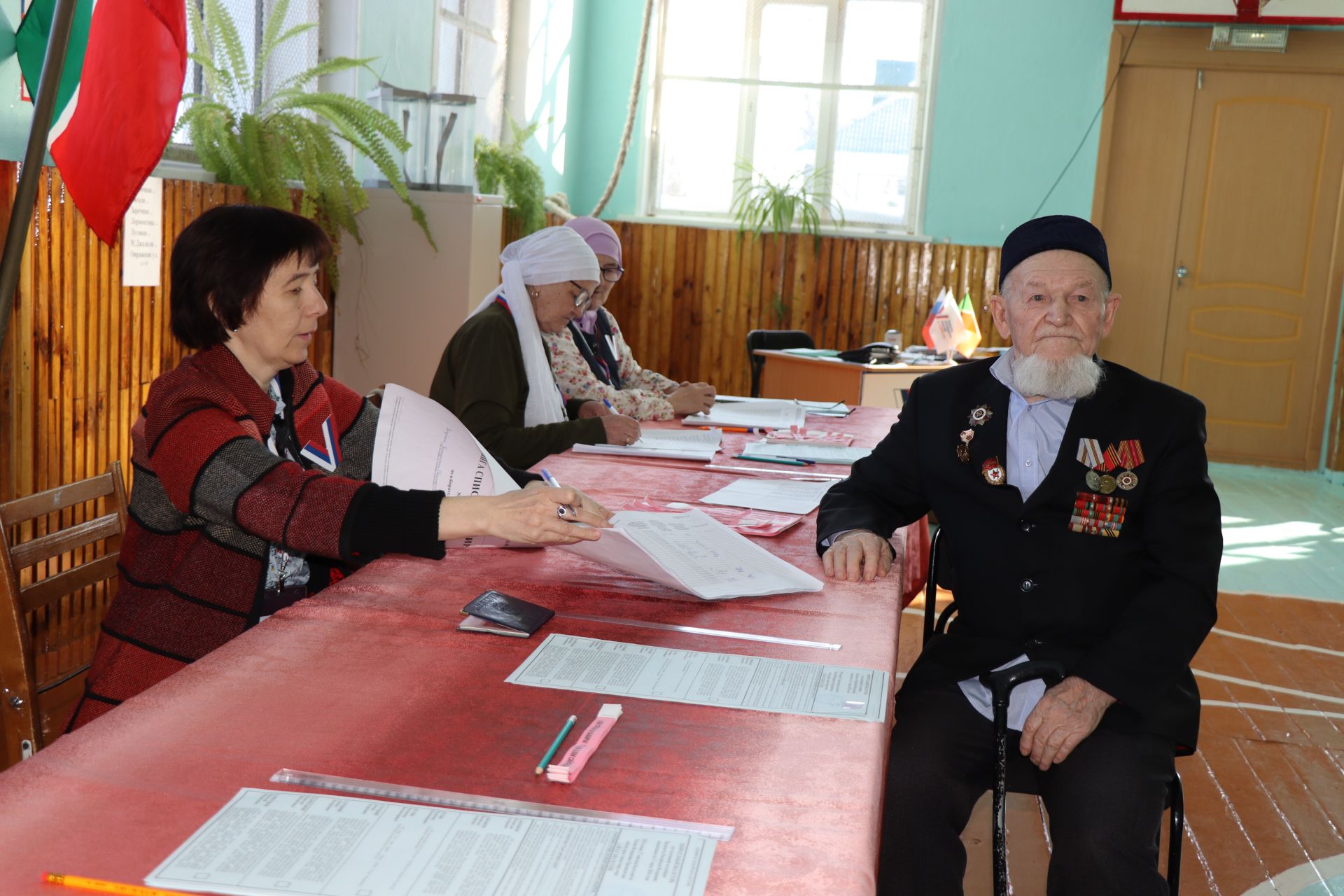 99-летний ветеран из Нурлатского района сам пришел на избирательный участок