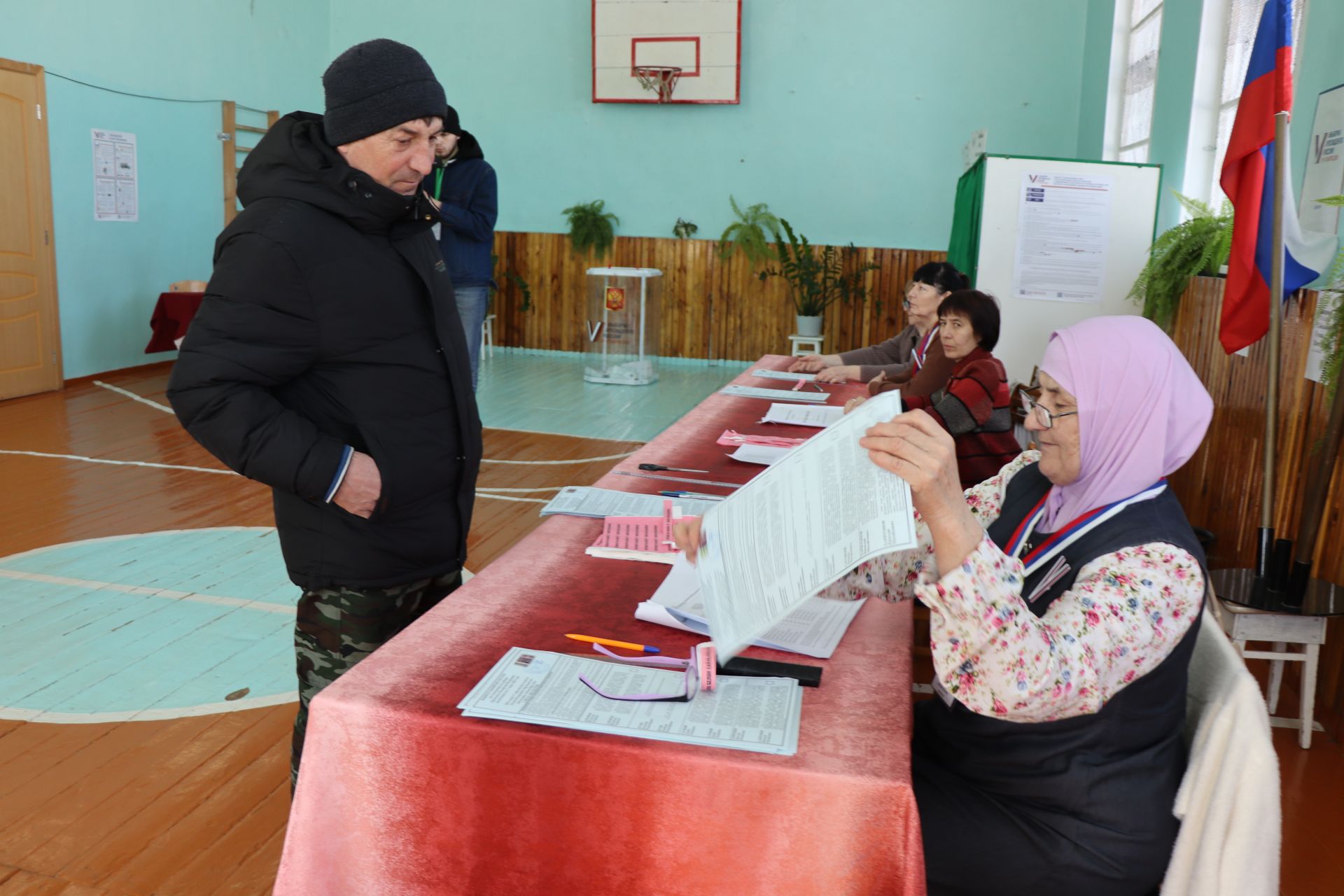 На избирательном участке №2357 Нурлатского района в первый день выборов проголосовали 47 процентов всех избирателей