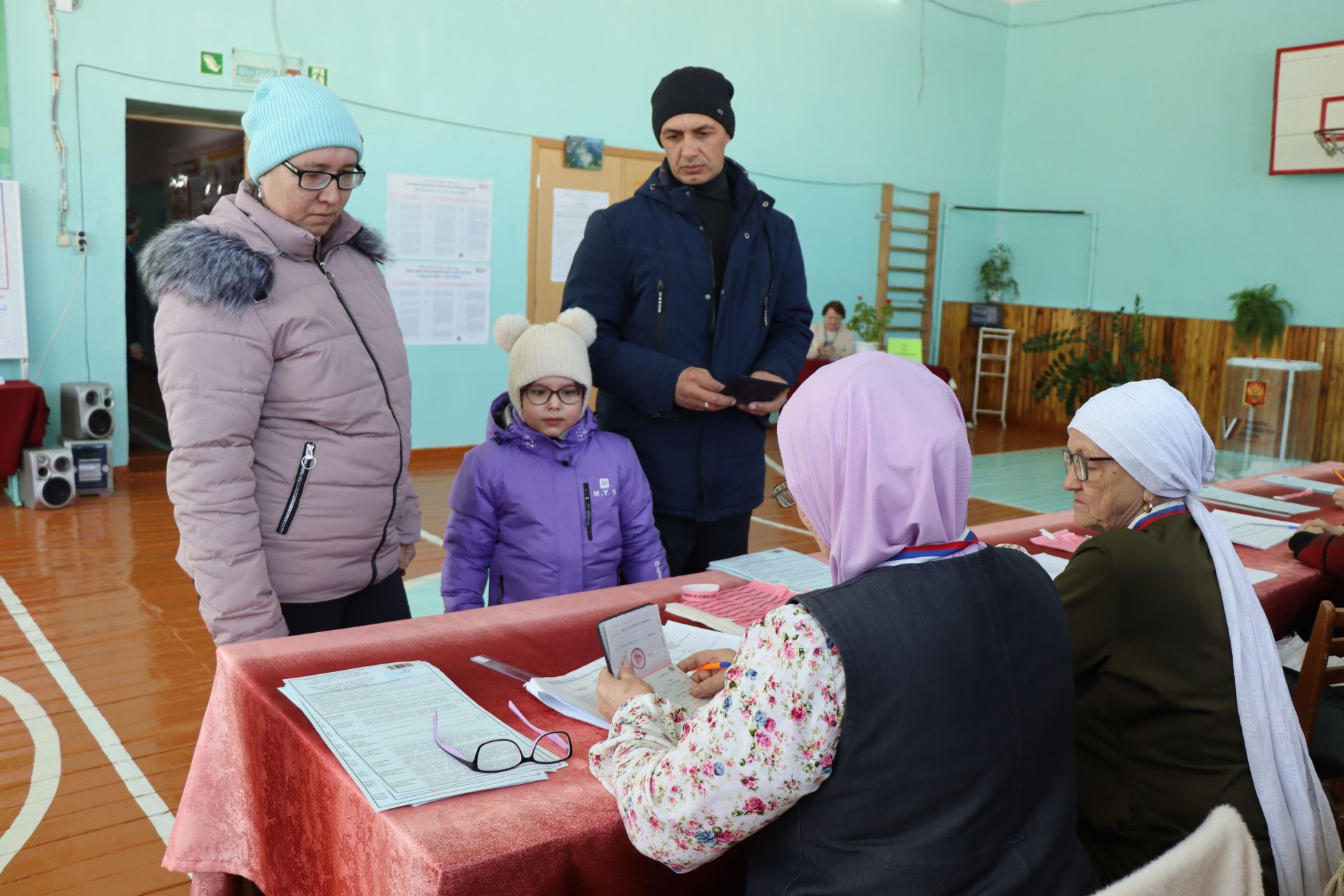 На избирательном участке №2357 Нурлатского района в первый день выборов проголосовали 47 процентов всех избирателей