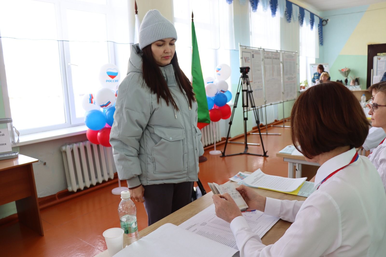 В УИК №2324 в мкр. сахароваров выборы проходят при активном участии горожан