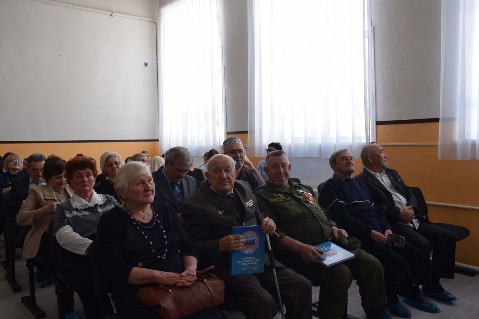 В Нурлатской городской школе №1 прошла презентация книги, посвященной ее 60-летнему юбилею