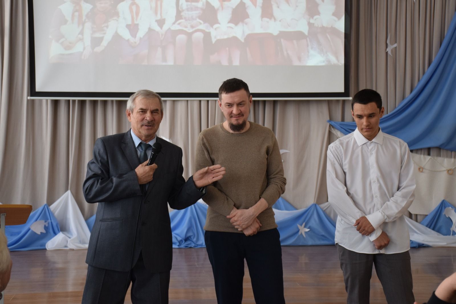 В Нурлатской городской школе №1 прошла презентация книги, посвященной ее 60-летнему юбилею