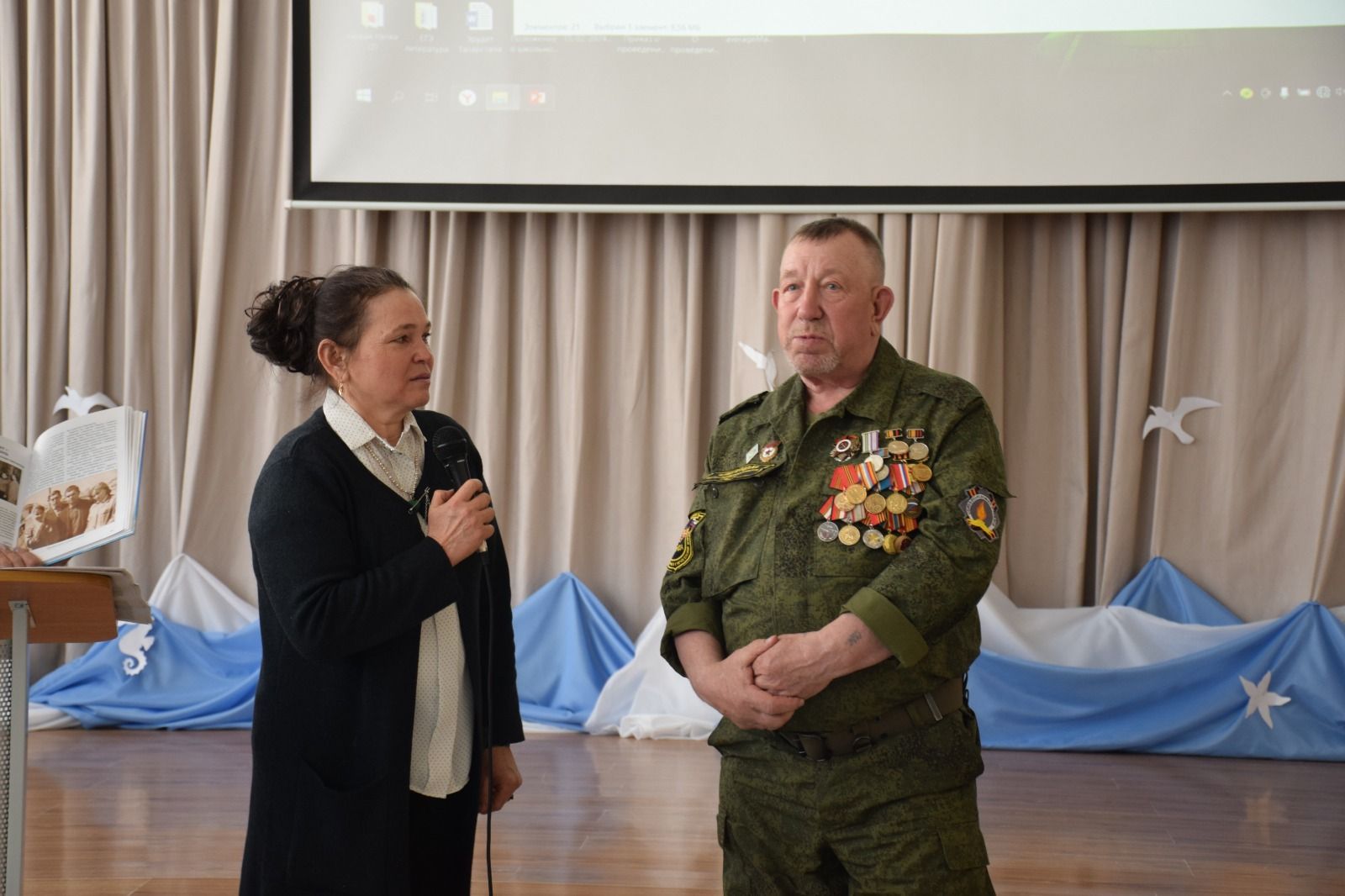 В Нурлатской городской школе №1 прошла презентация книги, посвященной ее 60-летнему юбилею