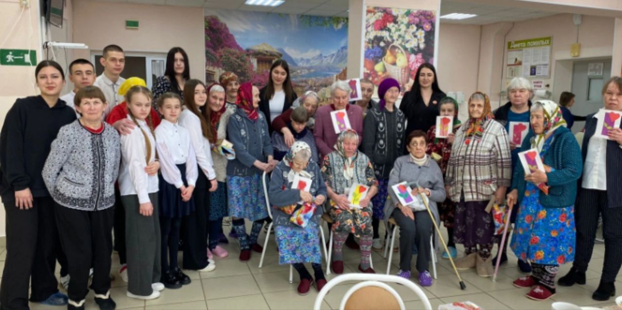 Нурлатские школьники поздравили женщин дома-интерната с праздником 8 марта