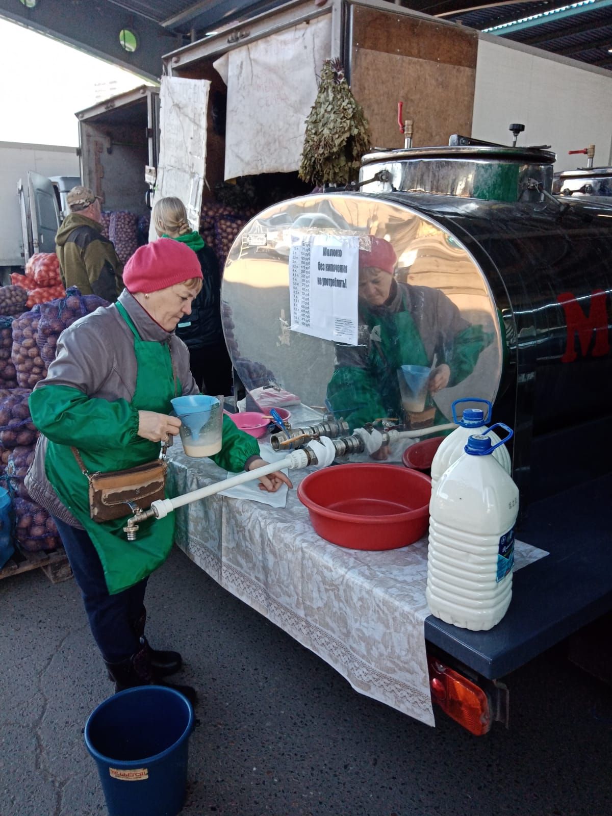 Нурлатцы участвуют на очередной сельхозярмарке в Казани