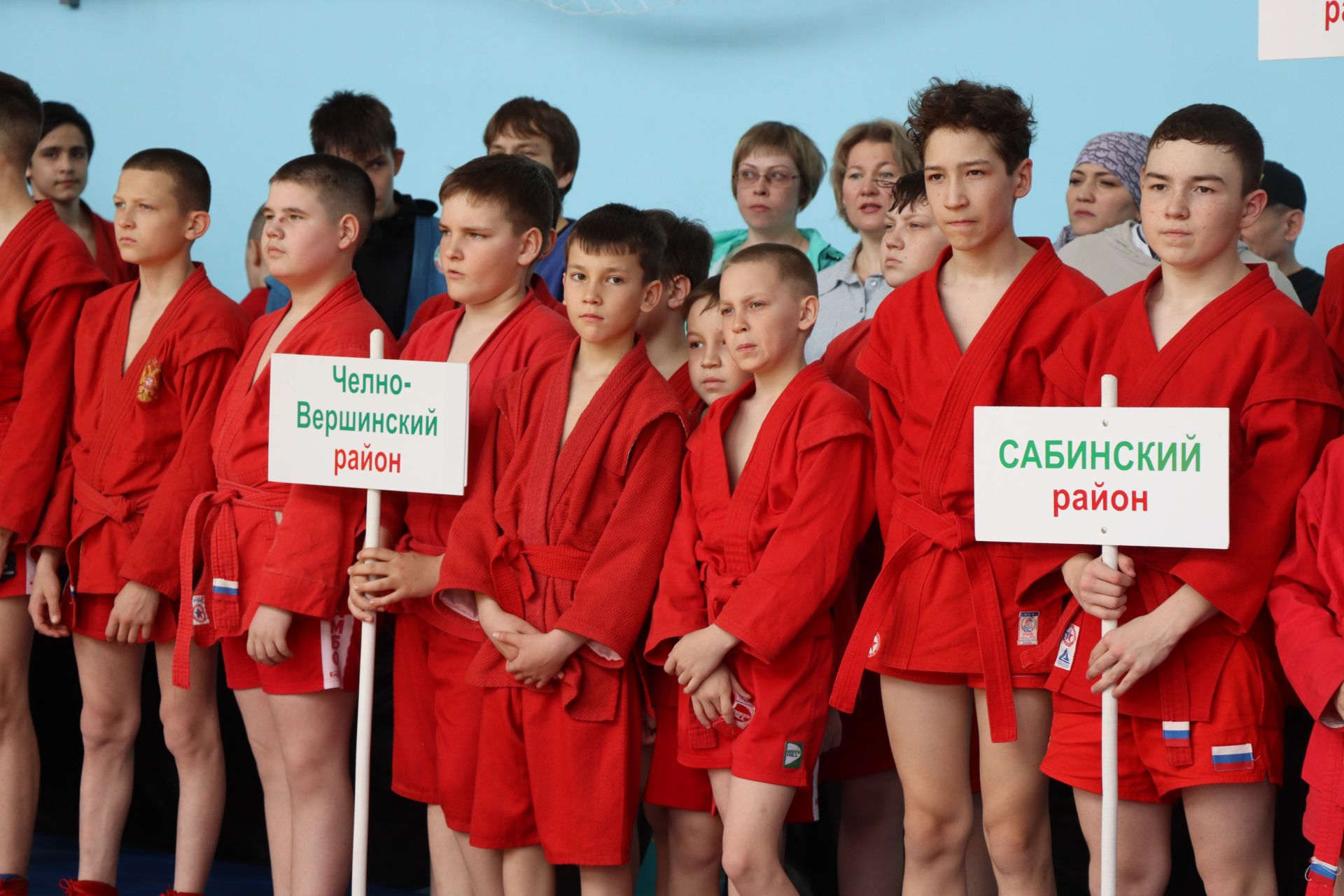 Более 250 спортсменов собрались в Нурлате на республиканские соревнования по самбо (+ФОТОРЕПОРТАЖ)