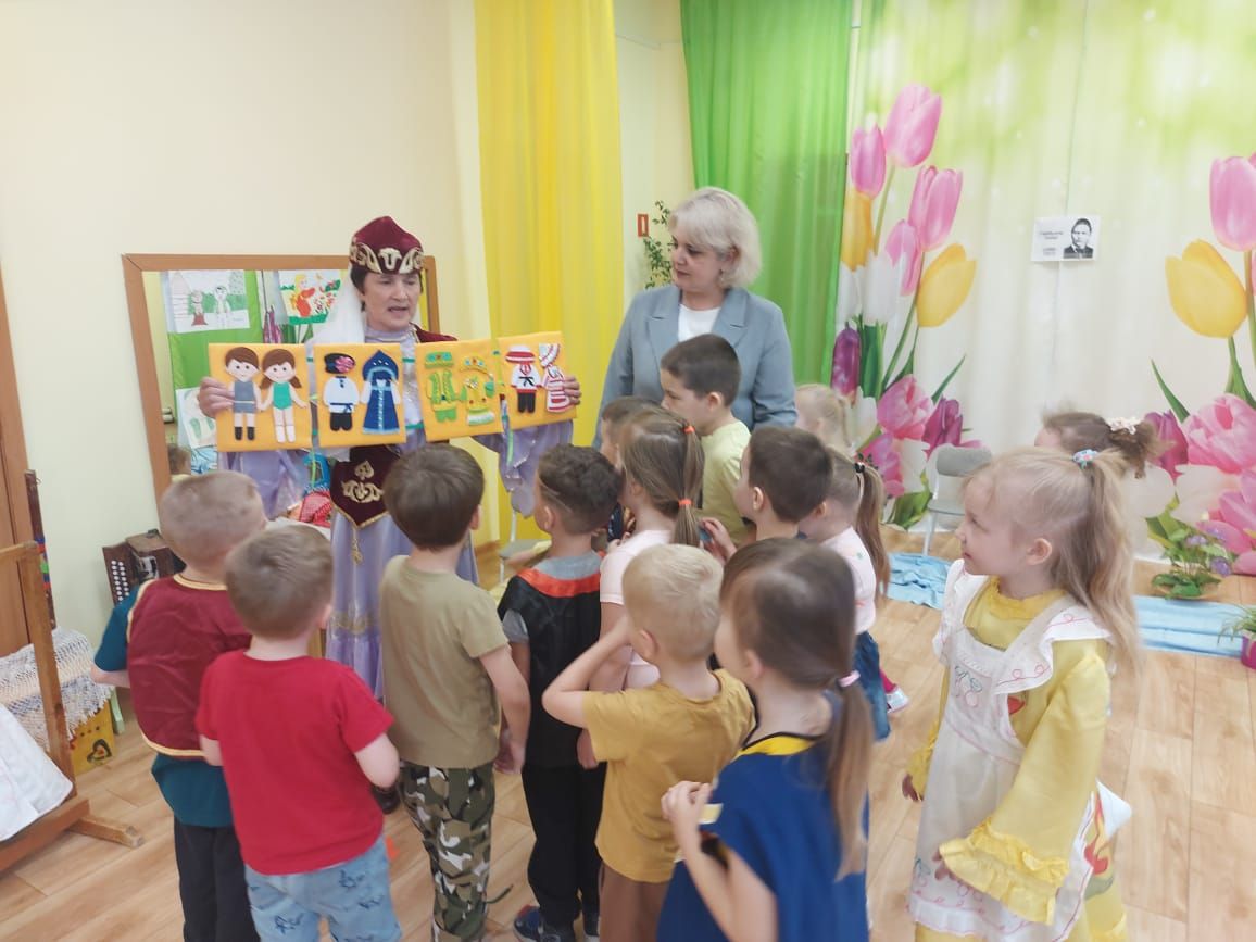 Воспитатели детского сада “Колосок” пригласили малышей в путешествие по сказкам Габдуллы Тукая
