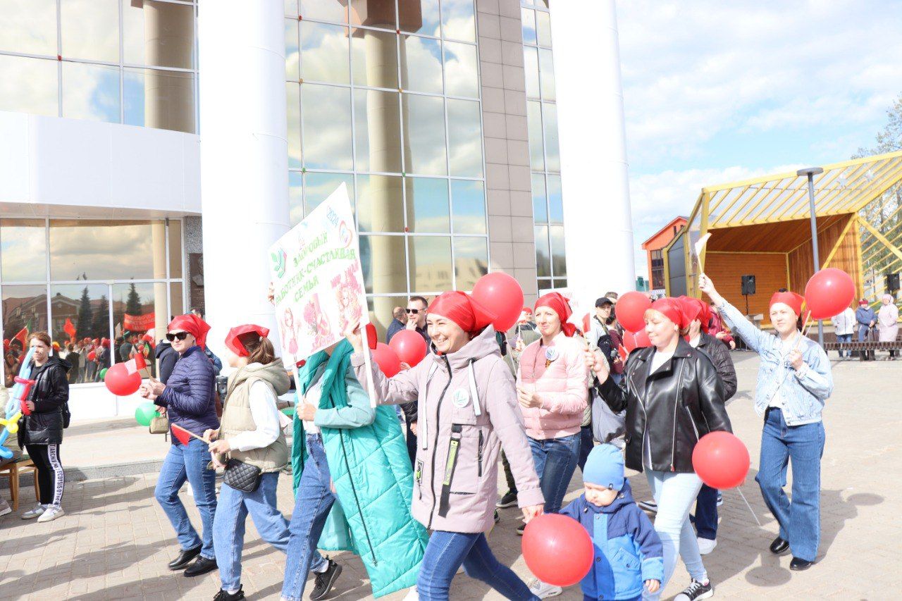 В Нурлате возобновили традицию проводить первомайский праздничный парад