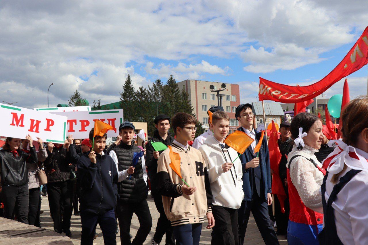 В Нурлате возобновили традицию проводить первомайский праздничный парад