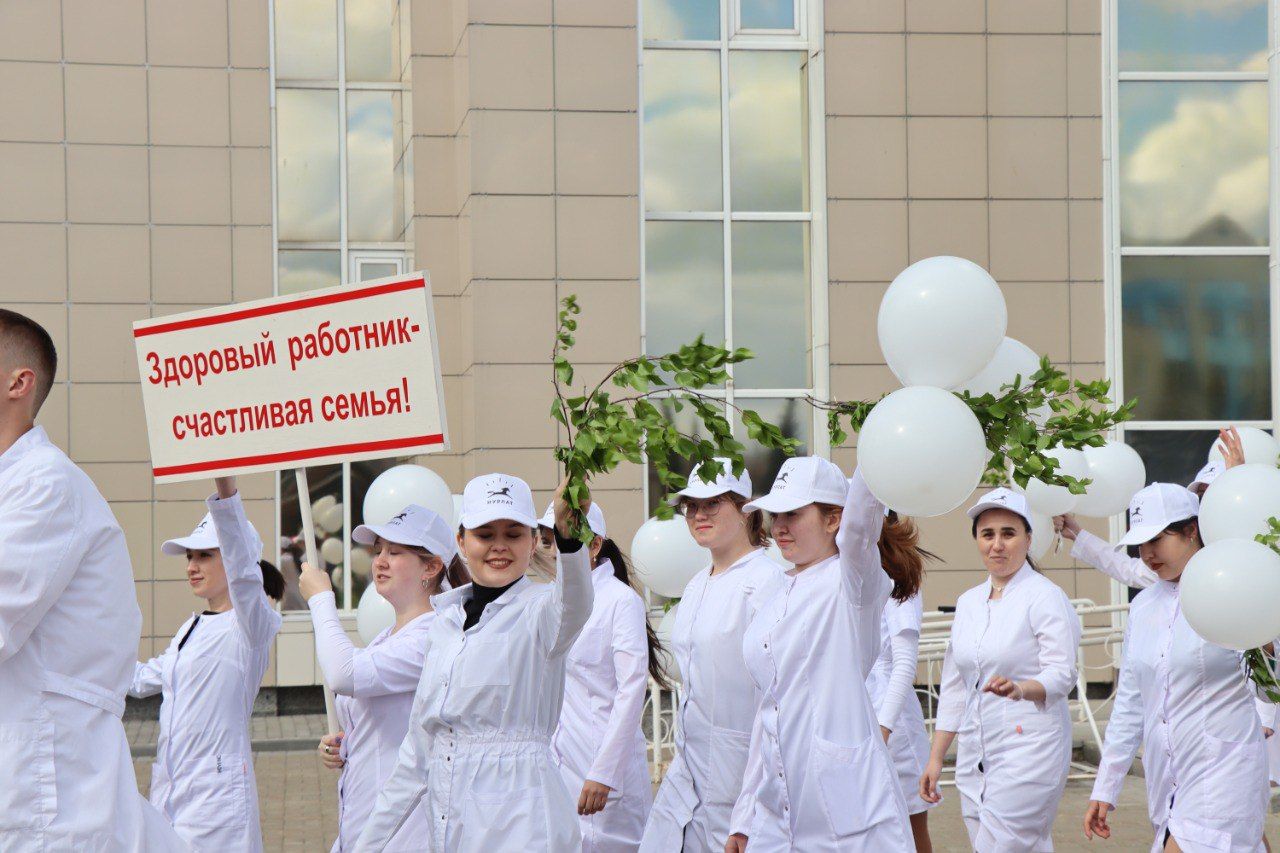 В Нурлате возобновили традицию проводить первомайский праздничный парад