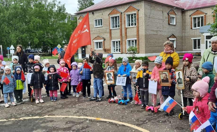 В детском саду «Сказка» прошел самокато-велопробег «Бессмертный полк-2024»