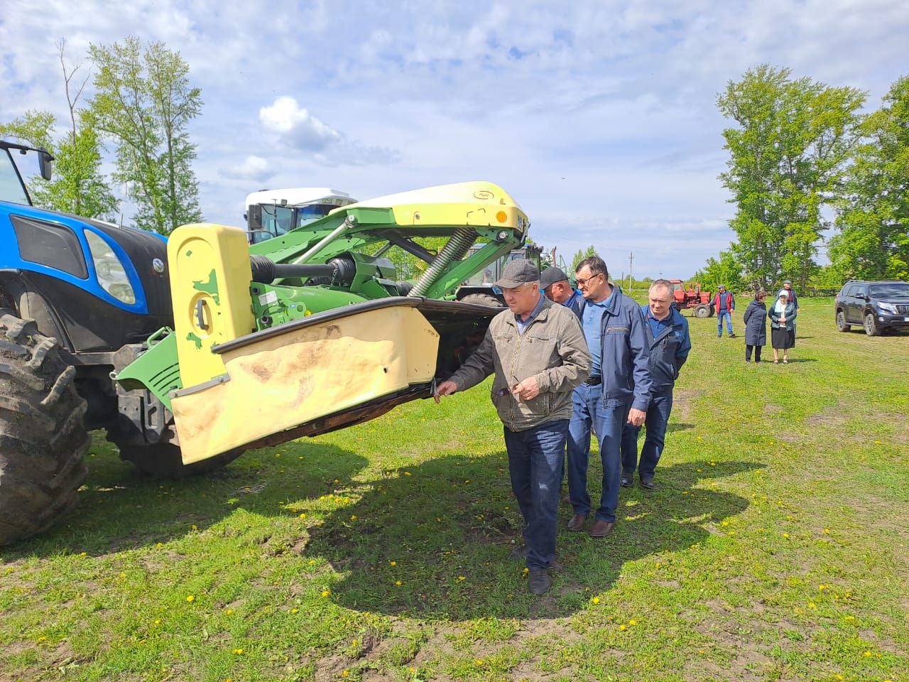 В Нурлатском районе проверили готовность кормозаготовительной техники