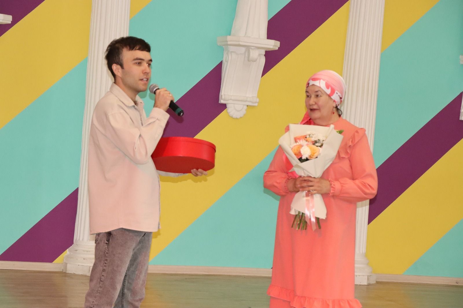 В Нурлате прошел творческий вечер заслуженного работника культуры РТ Розы Ахметзановой