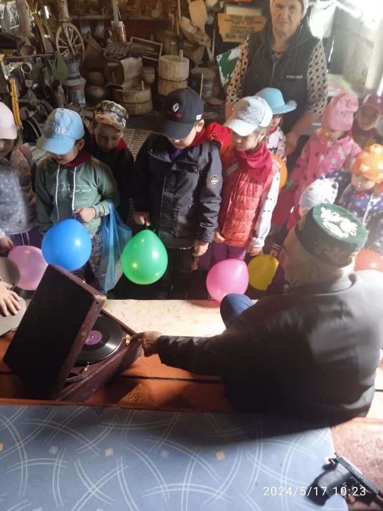 В селе Чулпаново Нурлатского малыши посетили краеведческий музей Насыбуллиных