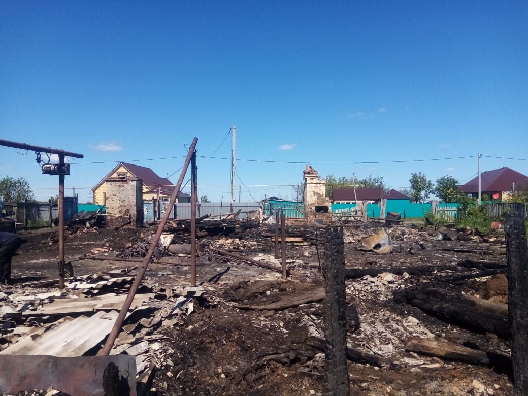 Две семьи в Степном Озере из-за пожара остались без крыши над головой