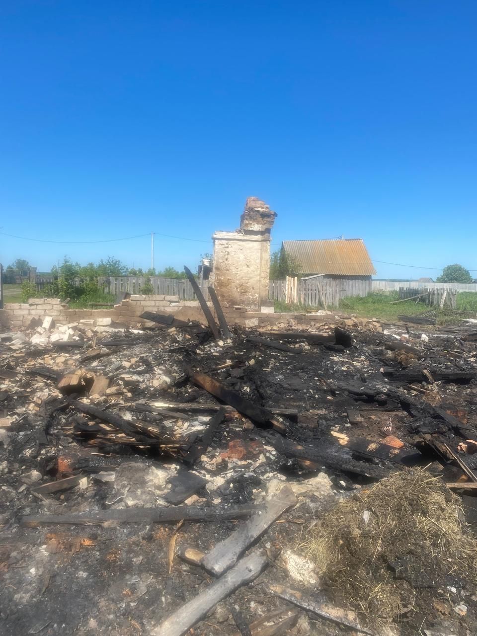 Две семьи в Степном Озере из-за пожара остались без крыши над головой