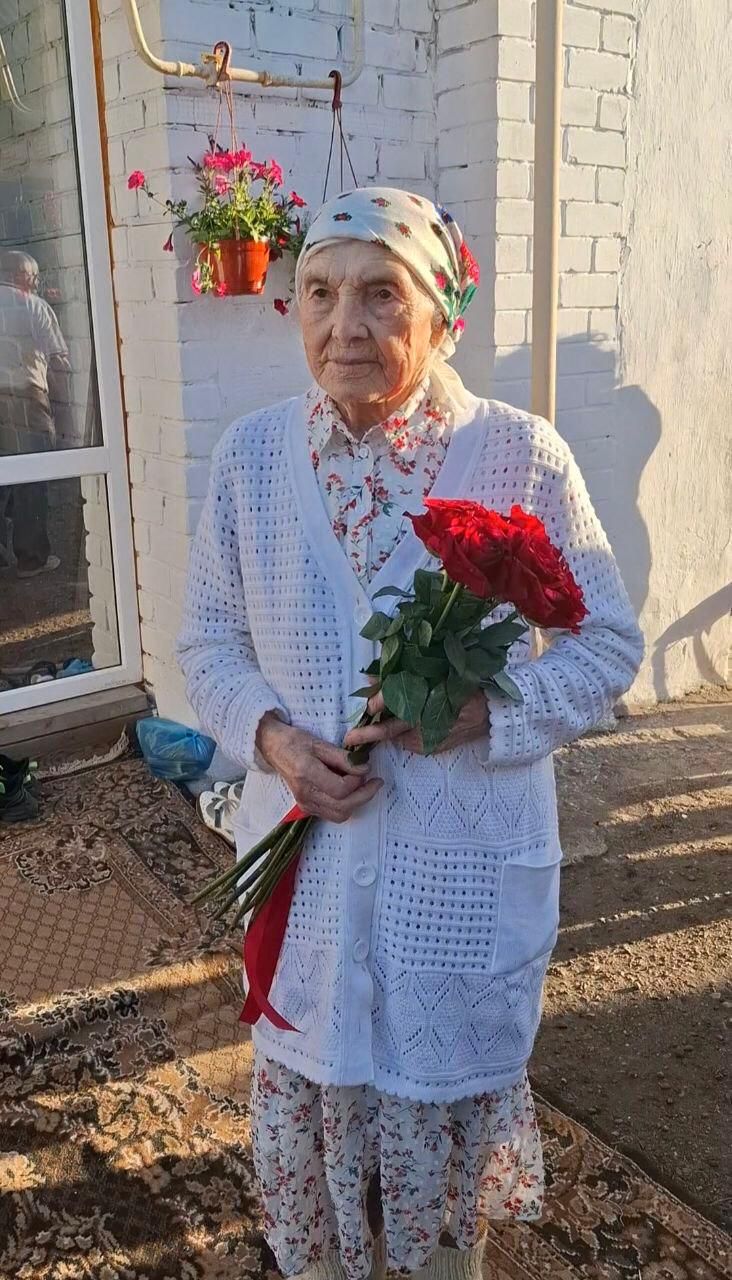 В свои 95 лет Анна Дементьева из Нурлата находит интерес к жизни