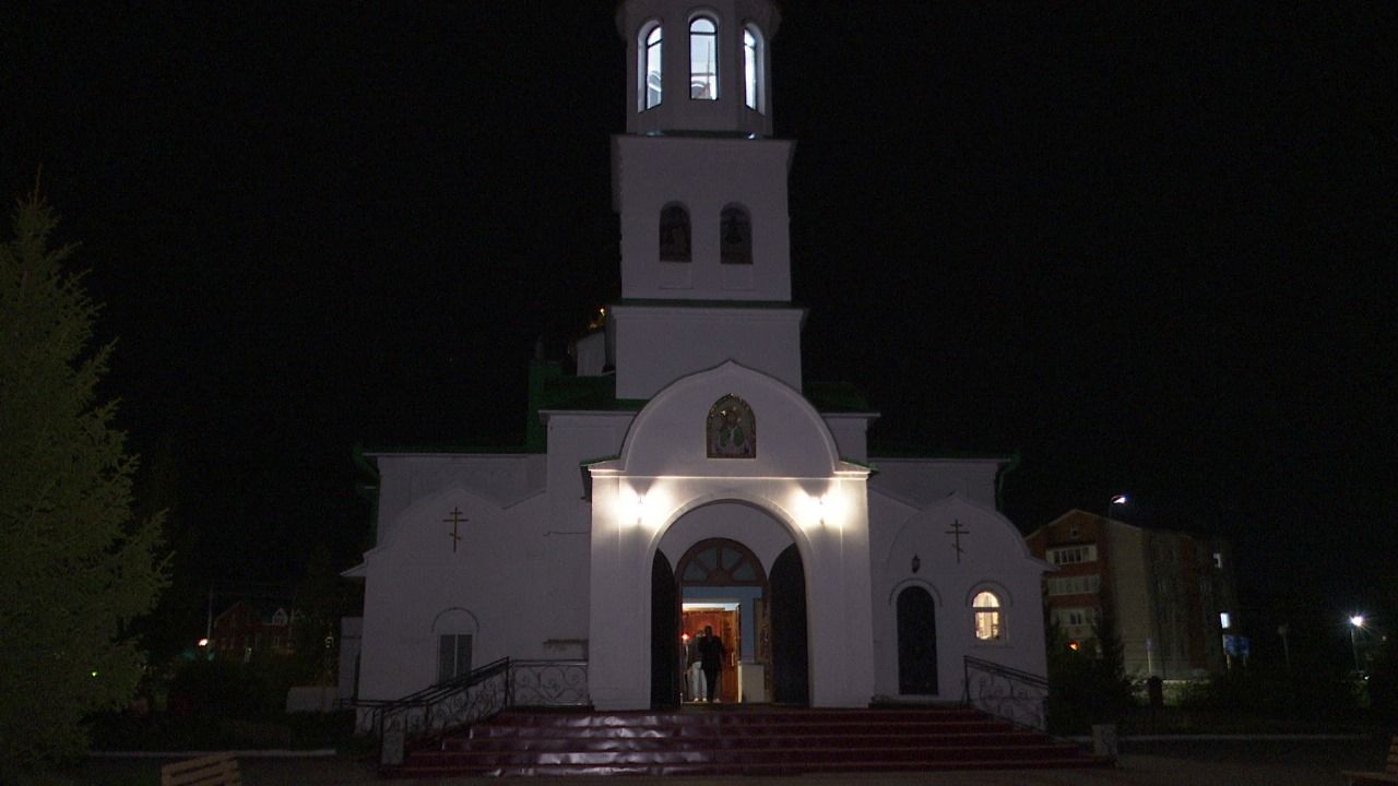 Ночное Пасхальное богослужение в храме пророка Божия Илии