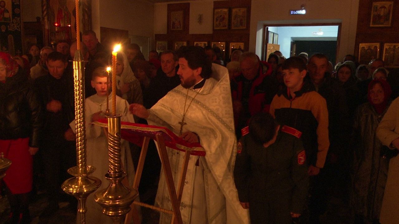 Ночное Пасхальное богослужение в храме пророка Божия Илии
