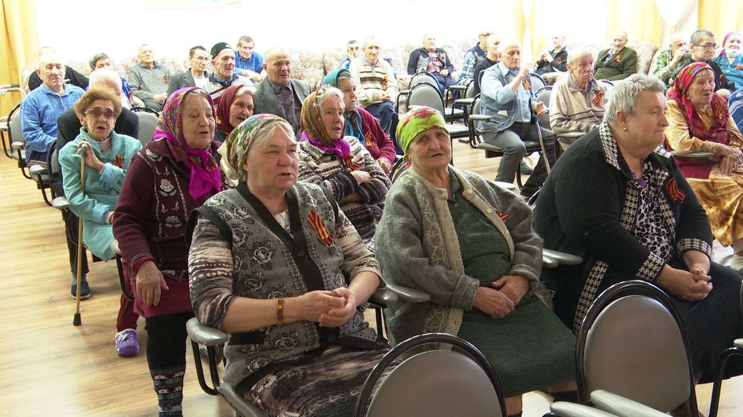 В преддверии Дня Победы в Нурлатском доме-интернате для престарелых и  инвалидов прошел концерт