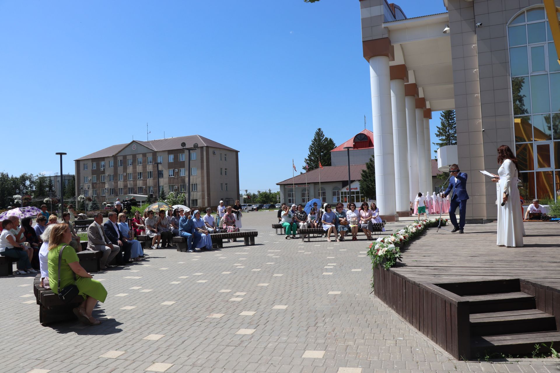 В Нурлате торжественно поздравили медицинских работников с профессиональным праздником