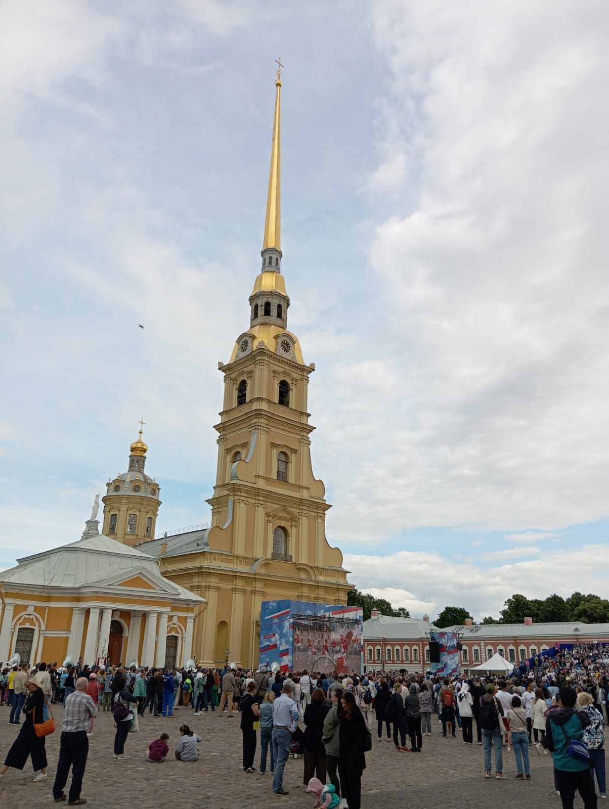 Участницы нурлатского Центра активного долголетия и здоровья совершают экскурсию в Санкт-Петербург