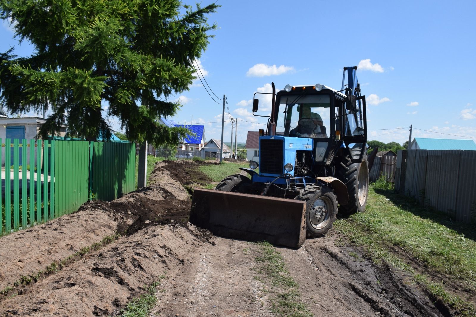 В мкр. Нижний Нурлат ведутся работы по прокладке водопровода на улицах Родниковая и Нижненурлатская