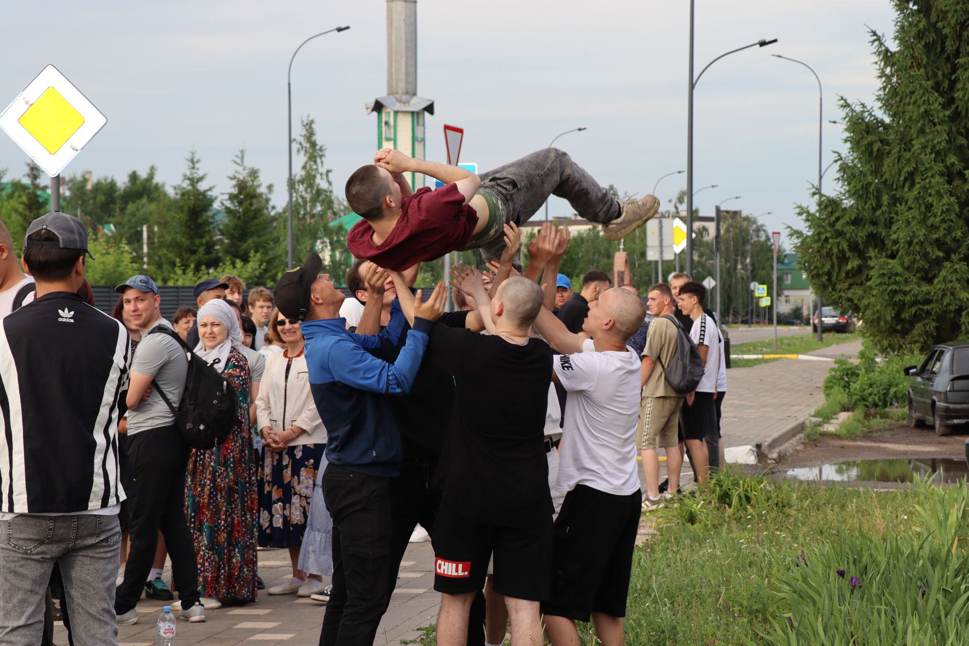 На срочную службу из Нурлата отправились 17 новобранцев