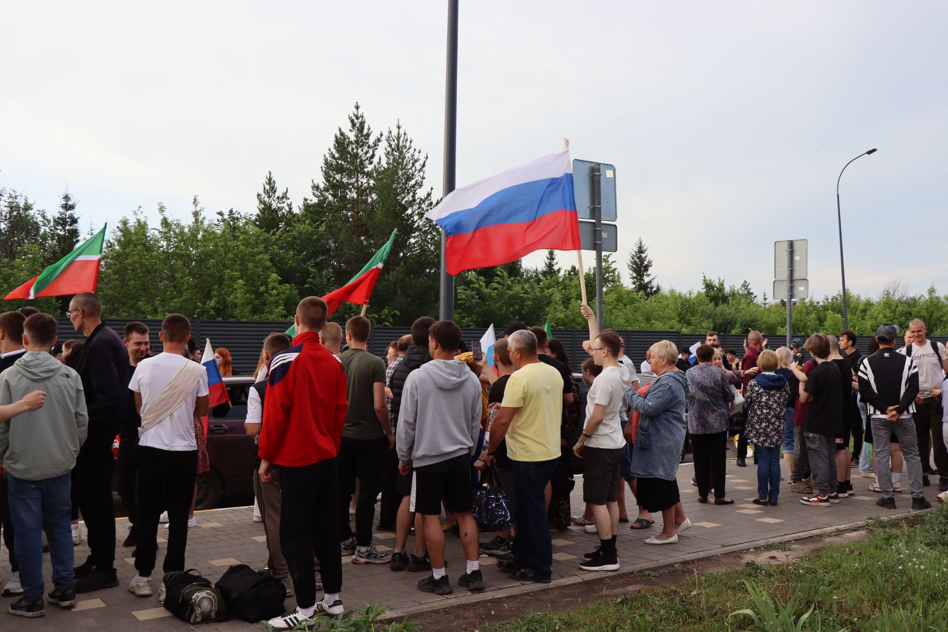 На срочную службу из Нурлата отправились 17 новобранцев