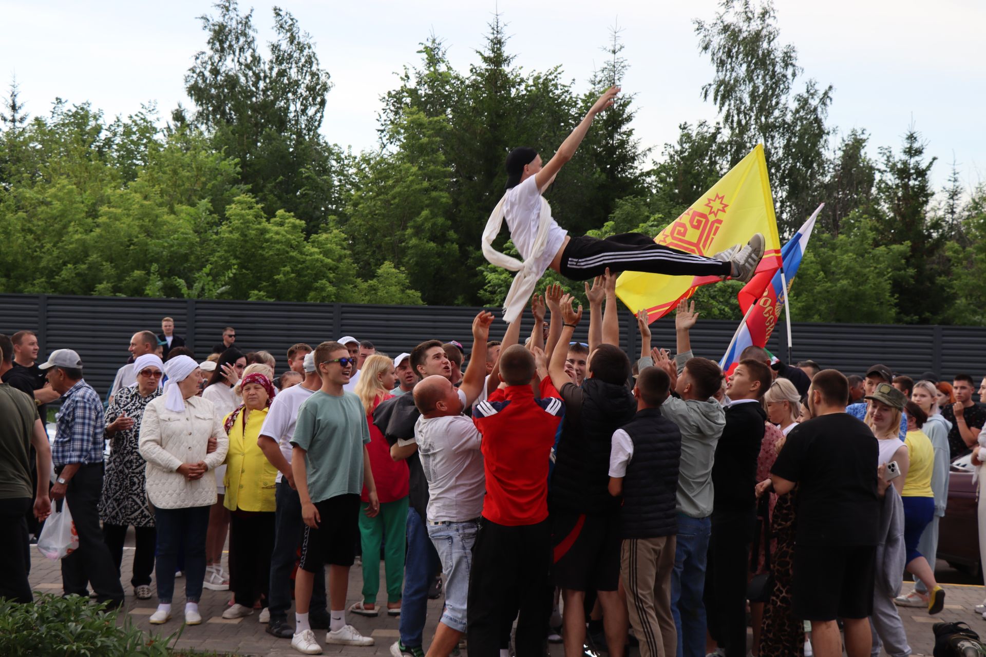 На срочную службу из Нурлата отправились 17 новобранцев