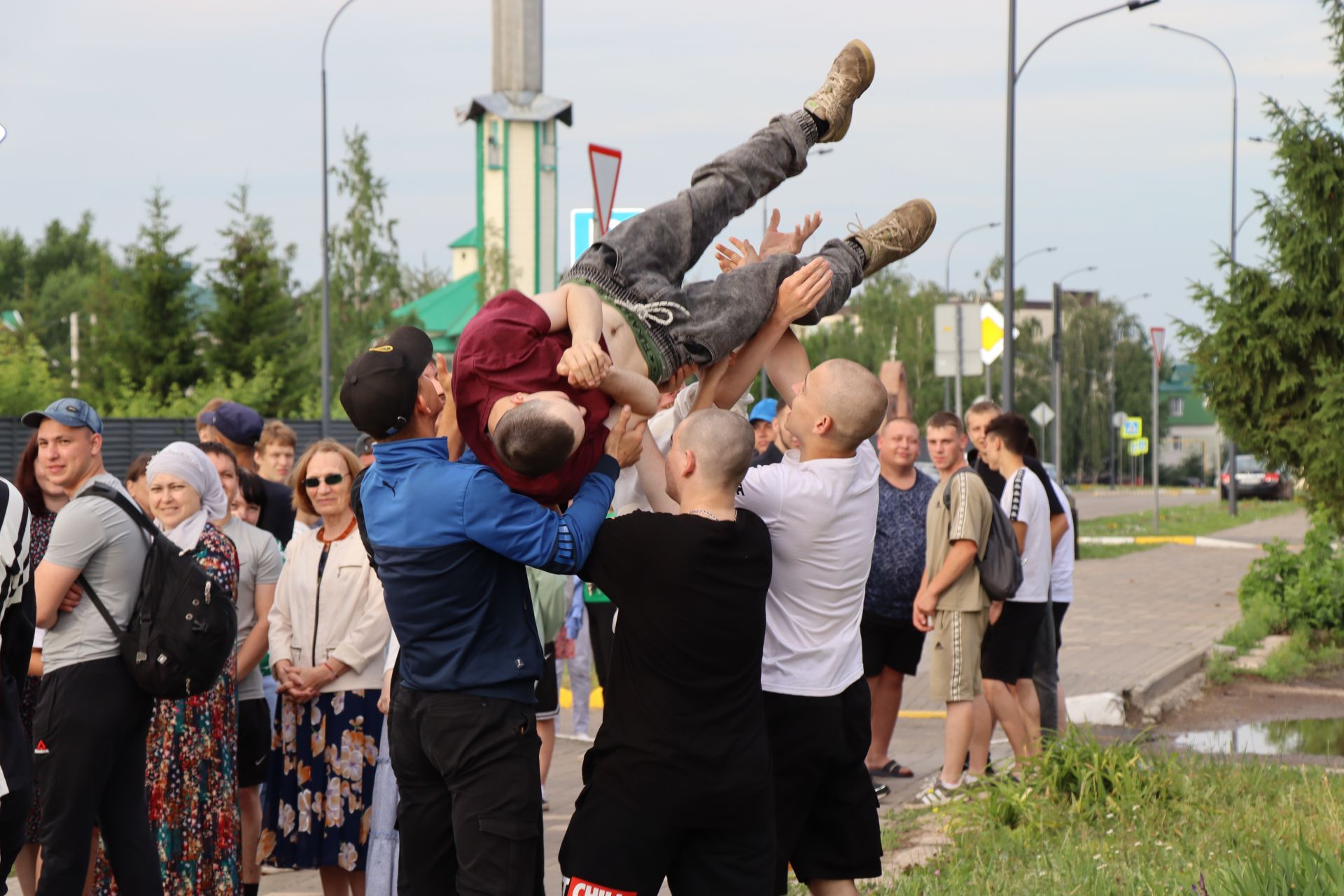 На срочную службу из Нурлата отправились 17 новобранцев