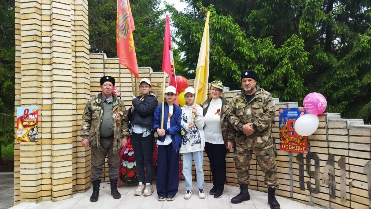 Руководитель Нурлатского клуба поисковиков «Легенда» принимает поздравления в честь юбилея