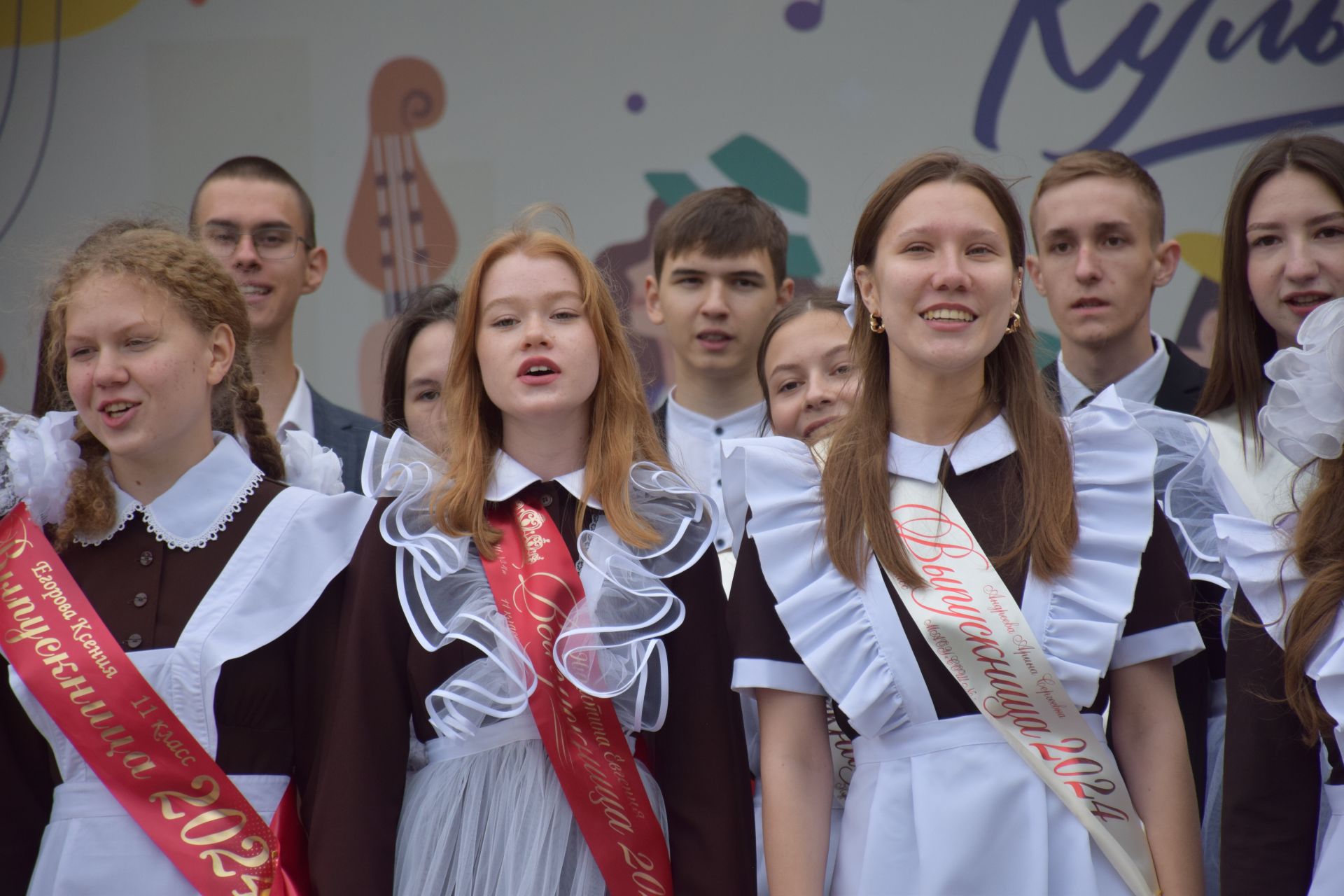 В Нурлате чествовали лучших выпускников нашего района (ФОТОРЕПОРТАЖ)