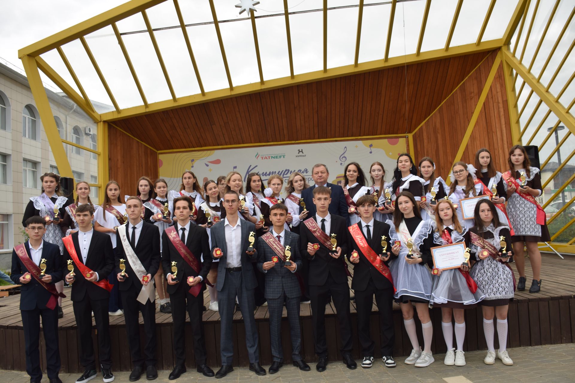 В Нурлате чествовали лучших выпускников нашего района (ФОТОРЕПОРТАЖ)