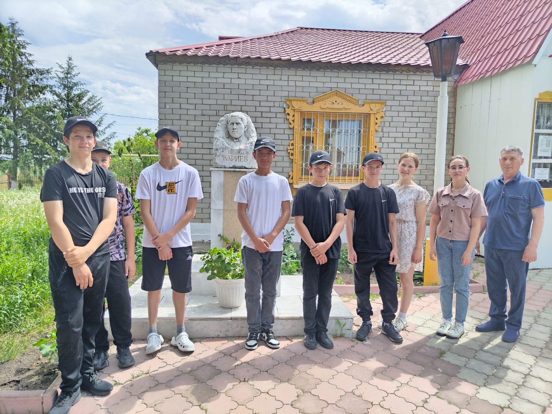 При Кульбаево-Марасинской школе работают летний оздоровительный лагерь «Дружба» и трудовой лагерь «Патриот»