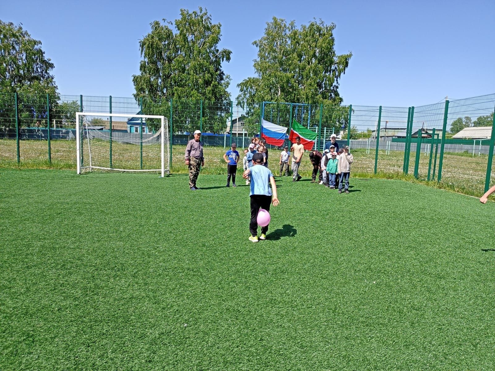 При Кульбаево-Марасинской школе работают летний оздоровительный лагерь «Дружба» и трудовой лагерь «Патриот»