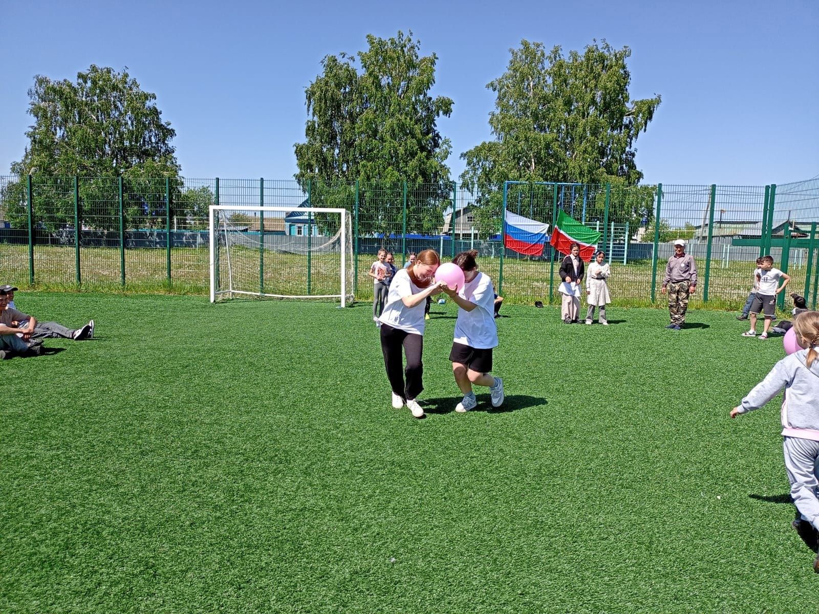 При Кульбаево-Марасинской школе работают летний оздоровительный лагерь «Дружба» и трудовой лагерь «Патриот»