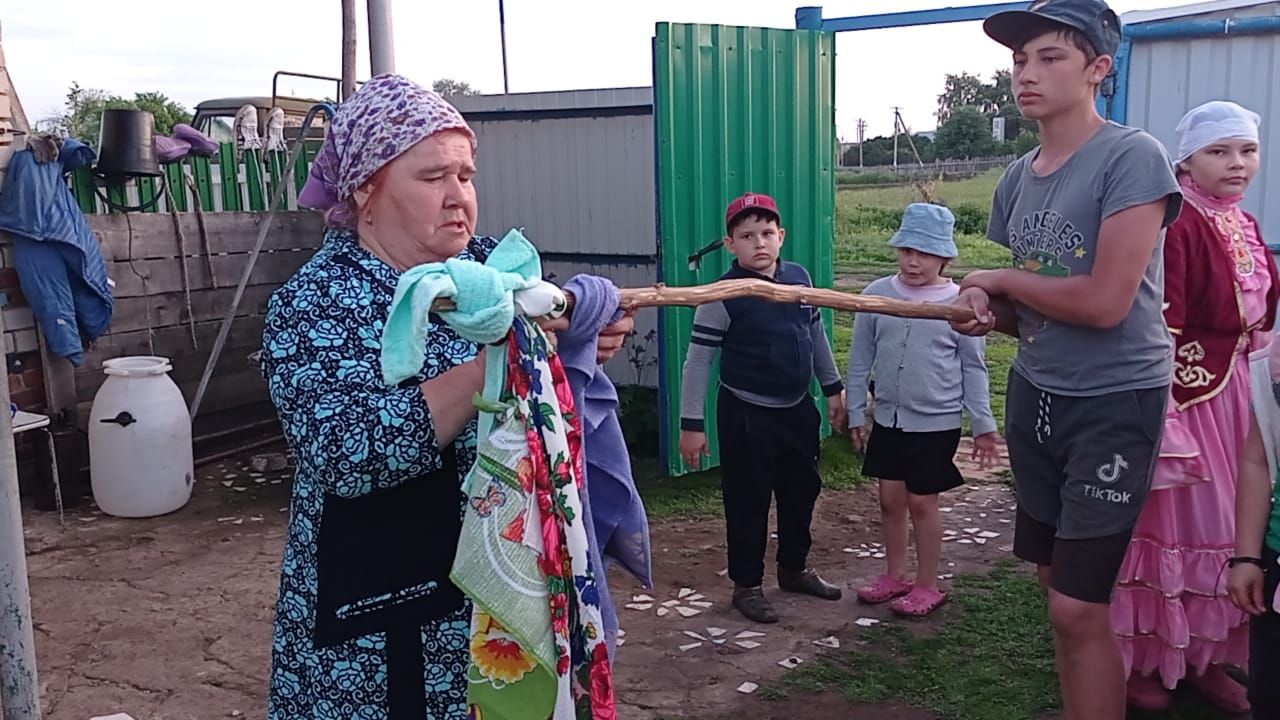 В селах Нурлатского района продолжается сбор подарков к Сабантую