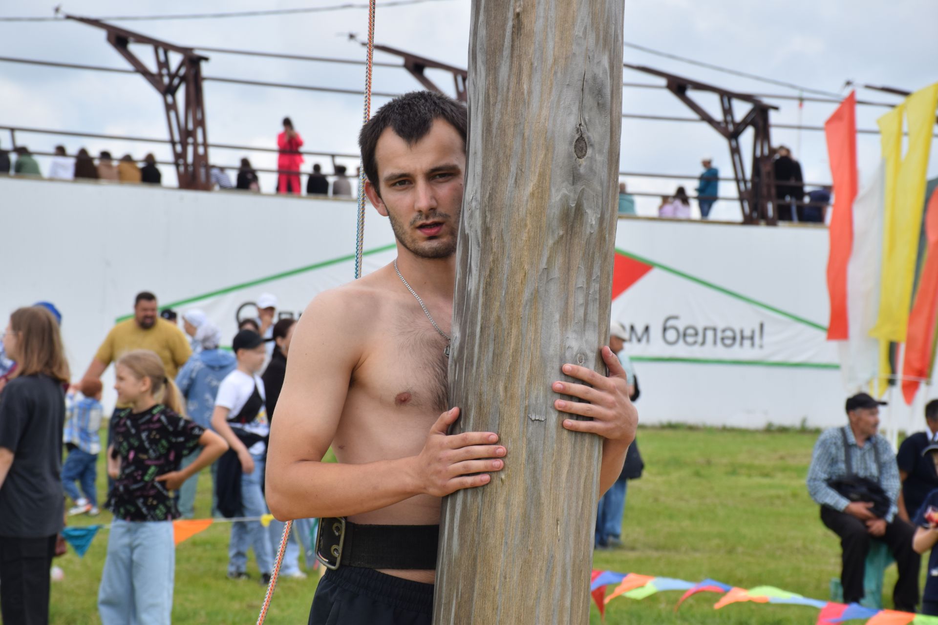 На Сабантуе в Нурлате Рифат Абдулвалиев поднялся за петухом за 30 секунд