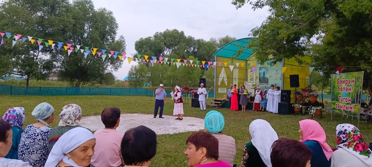 В селе Кривое Озеро в День села чествовали семейные пары, юбиляров и передовиков