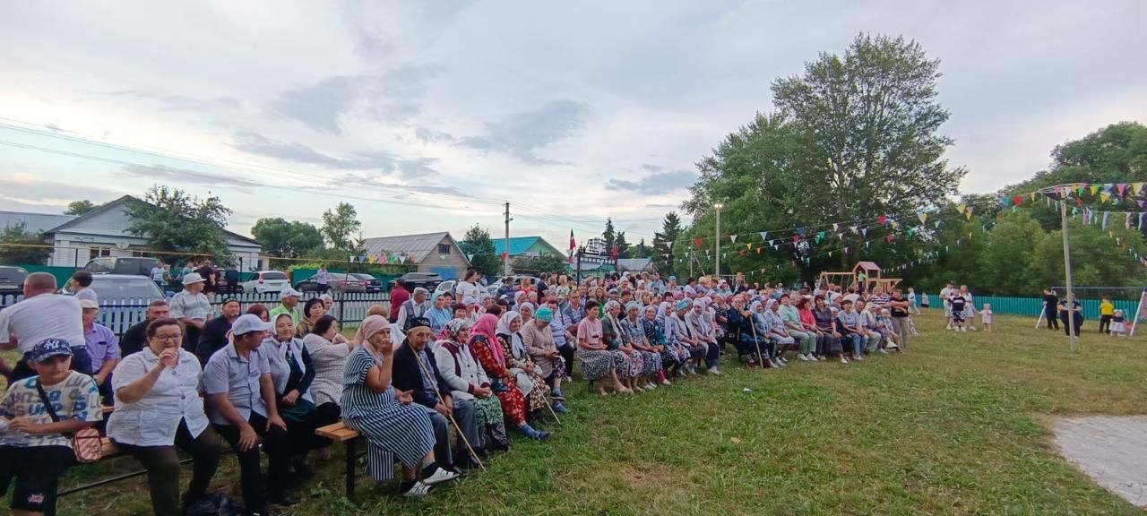 В селе Кривое Озеро в День села чествовали семейные пары, юбиляров и передовиков