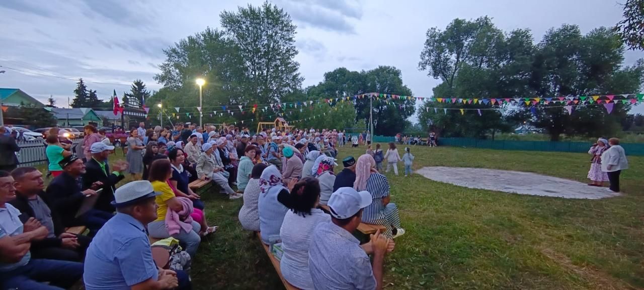 В селе Кривое Озеро в День села чествовали семейные пары, юбиляров и передовиков