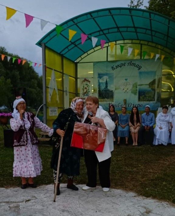 В селе Кривое Озеро в День села чествовали семейные пары, юбиляров и передовиков