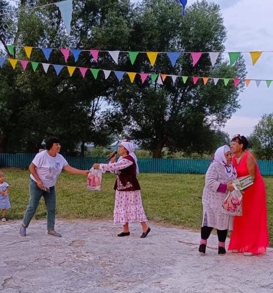 В селе Кривое Озеро в День села чествовали семейные пары, юбиляров и передовиков