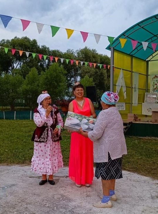 В селе Кривое Озеро в День села чествовали семейные пары, юбиляров и передовиков