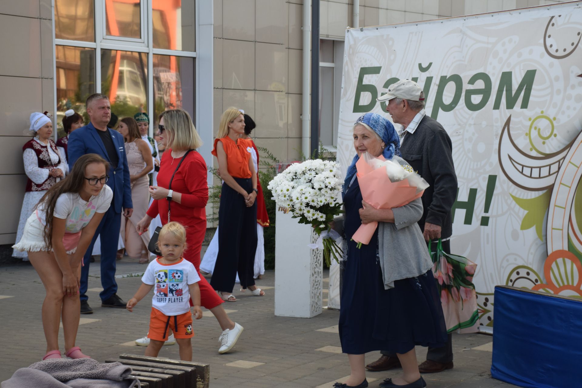 В сквере «Театральный» чествовали юбиляров семейной жизни