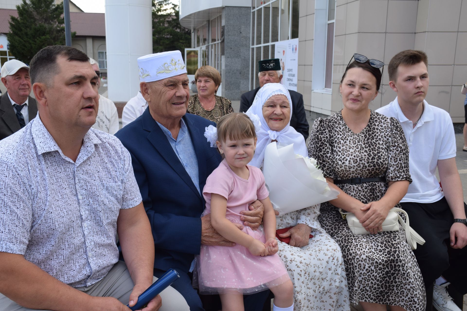 В сквере «Театральный» чествовали юбиляров семейной жизни