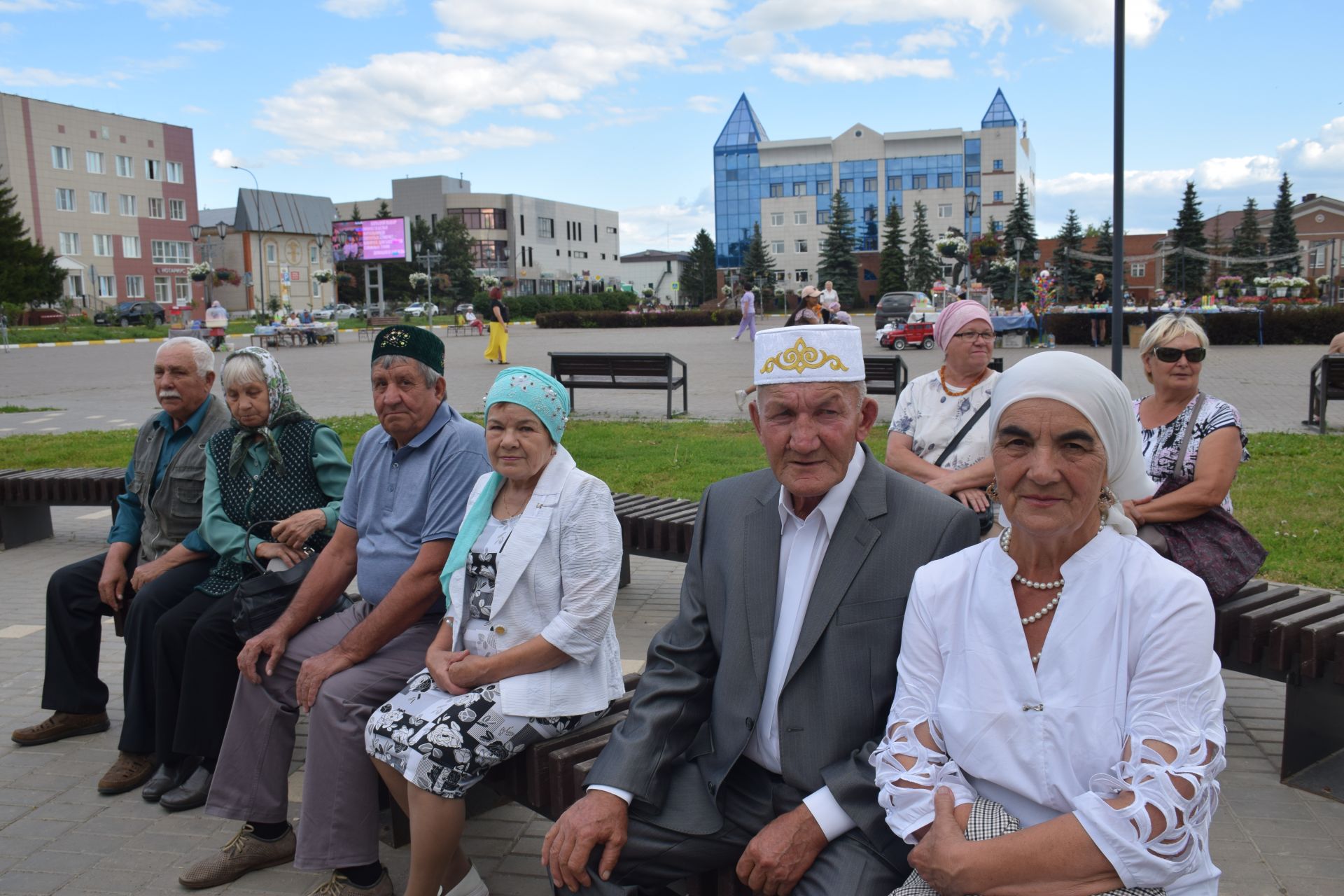 В сквере «Театральный» чествовали юбиляров семейной жизни